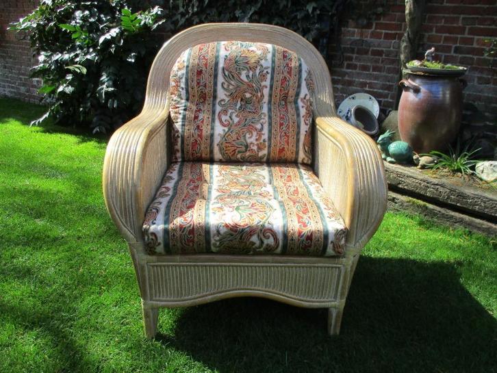Grote brede tuin of terras zetel in rotan, Tuin en Terras, Tuinstoelen, Zo goed als nieuw, Rotan, Ophalen