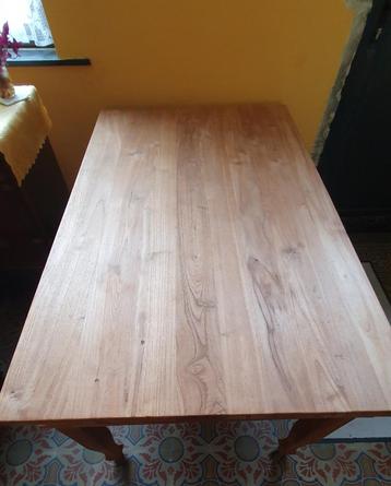 teakhouten eettafel beschikbaar voor biedingen