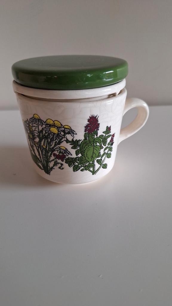 Vintage keramische tas met zeef voor thee en deksel., Antiek en Kunst, Antiek | Keramiek en Aardewerk, Ophalen of Verzenden