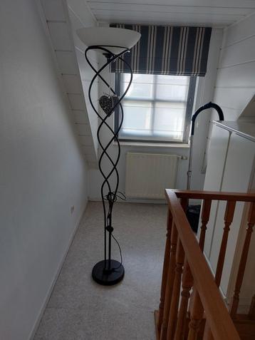 Staan lamp beschikbaar voor biedingen