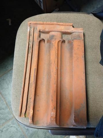 Tuile ttr 650 pièce  // 1.20 pc si tout part faire offres  beschikbaar voor biedingen