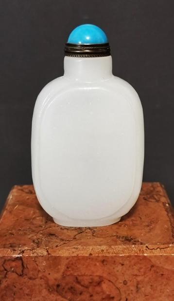 Snuff bottle in witte Agaat. beschikbaar voor biedingen
