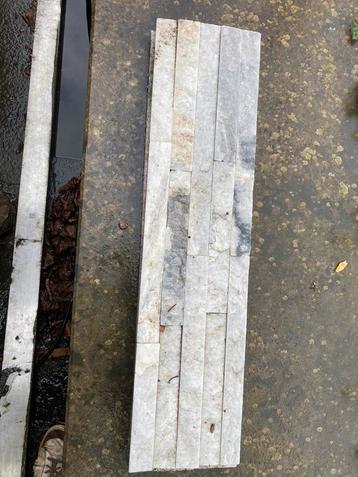 Plaquettes de parement mural beschikbaar voor biedingen