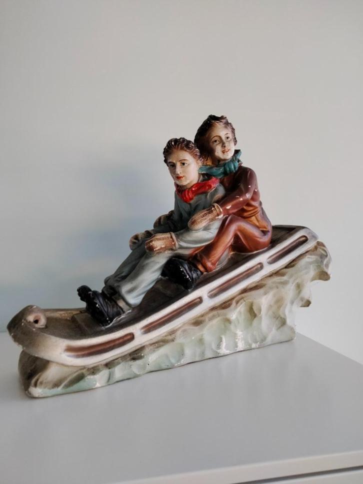 curiosa Art deco plaaster beeld winter slee Guelfi, Antiek en Kunst, Antiek | Woonaccessoires, Ophalen