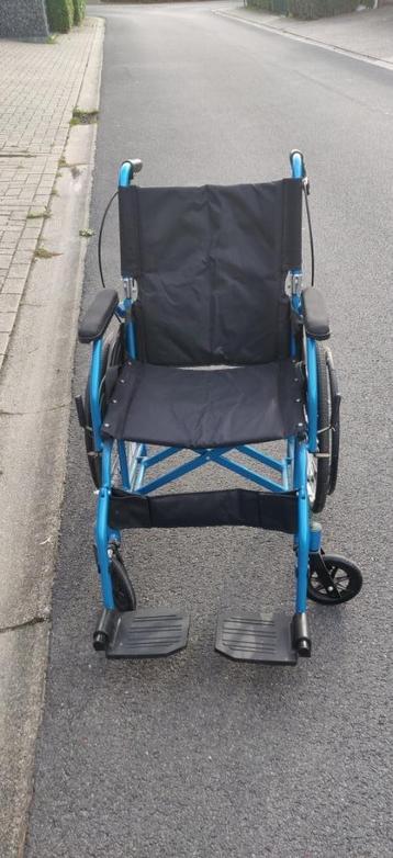 Compacte rolstoel beschikbaar voor biedingen