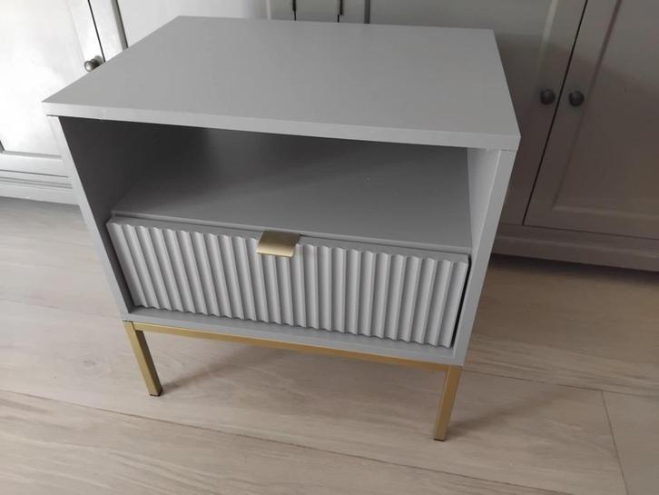 nachtkastje 1 stuk groot model, Huis en Inrichting, Slaapkamer | Nachtkastjes, Gebruikt, Ophalen