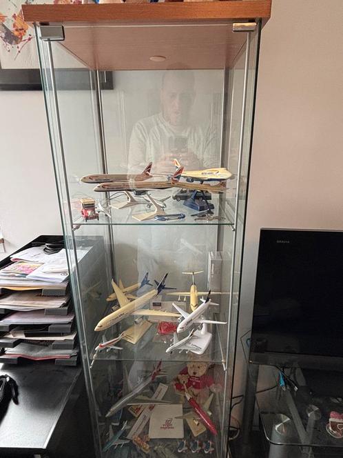 Vliegtuigcollectie met 2 vitrinekasten, Verzamelen, Luchtvaart en Vliegtuigspotten, Gebruikt, Schaalmodel, Ophalen