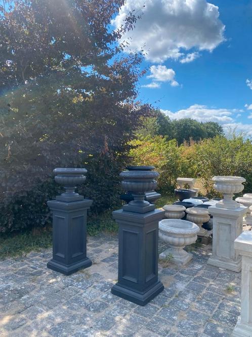 Italiaanse betonnen tuinvazen op betonnen sokkel rosmalen NL, Tuin en Terras, Bloempotten, Nieuw, Beton, Binnen, Balkon, Tuin