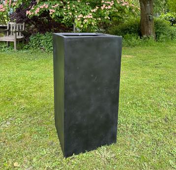 Bloempot polyester zwart 80cm hoog 
