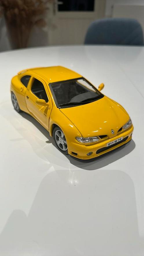 RENAULT MAXI MEGANE 1/18 Anson belle état sans boîte, Hobby & Loisirs créatifs, Voitures miniatures | 1:18, Comme neuf, Voiture