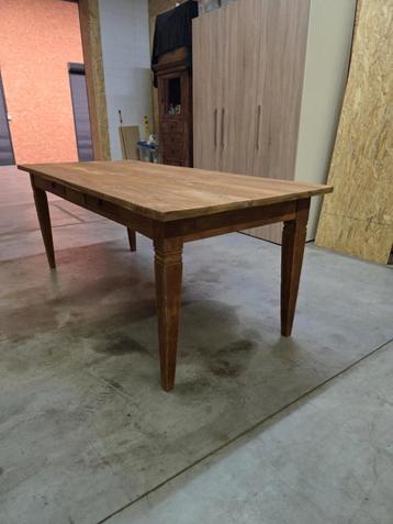 Mooie massief teakhouten tafel 200cm .poten verwijderbaar beschikbaar voor biedingen