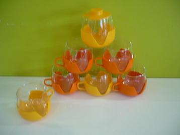 Vintage theetassen, melkkan, suikerpot, uitneembare glazen beschikbaar voor biedingen