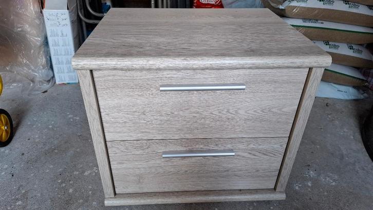 Lit bébé transformable Nina + sommier + table de nuit, Kinderen en Baby's, Kinderkamer | Bedden, Gebruikt, Lattenbodem, Ophalen