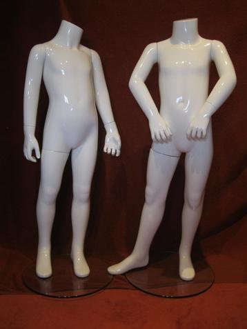 kinder - mannequins kindjes paspoppen op glasplaat  