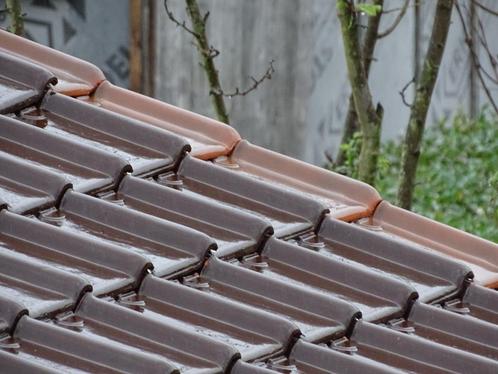 Oude dakpannen Pottelberg stormpan 44 bruin geglazuurd, Doe-het-zelf en Bouw, Dakpannen en Dakbedekking, Gebruikt, Dakpannen, 15 m² of meer