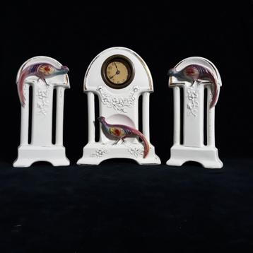 AMC Art Deco Mantel Klok Set Met Exotische Vogels  beschikbaar voor biedingen