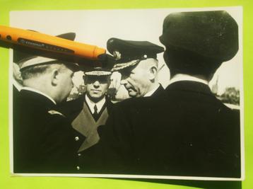 Photo amiral Dönitz datée 1943 en visite base de sous-marin disponible aux enchères