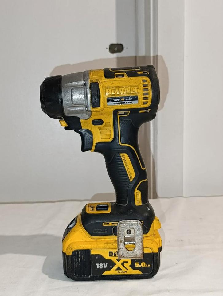 Dewalt schokschroevendraaier + 5ah batterij!!, Doe-het-zelf en Bouw, Gereedschap | Boormachines, Gebruikt, Boormachine, Variabele snelheid