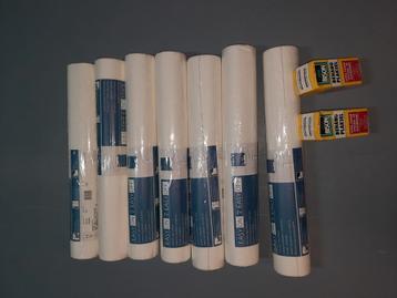 7 rollen vliesbehang plus 2 dozen lijm beschikbaar voor biedingen