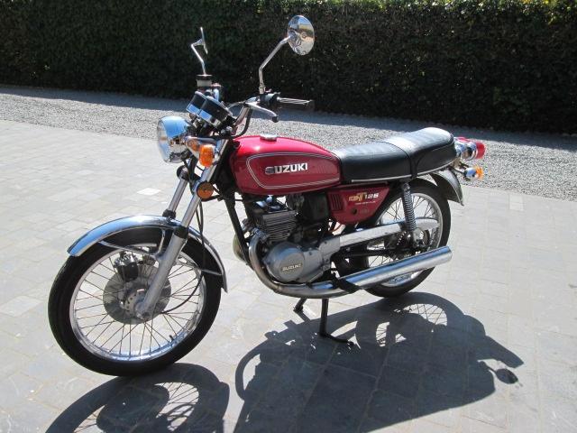 Suzuki GT125, Motoren, Motoren | Oldtimers, Overig, 11 kW of minder, 2 cilinders, Minimaal motorrijbewijs A1, Ophalen