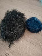 2 bollen garen met pinkel, Ophalen