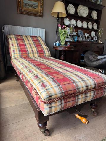 Antiek bed beschikbaar voor biedingen