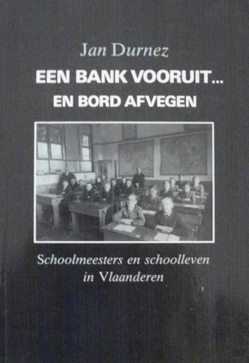 Bank vooruit en bord afvegen. Schoolmeesters en schoolleven beschikbaar voor biedingen
