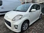 Daihatsu Sirion Airco 75000KM, Auto's, Daihatsu, Voorwielaandrijving, Stof, Zwart, Wit