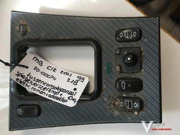 Mercedes CLK Middenconsole met diverse knoppen beschikbaar voor biedingen