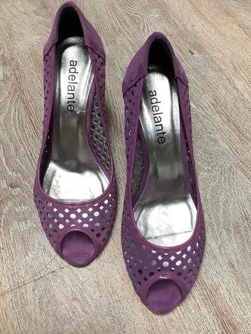 Damespumps Adelante in suède beschikbaar voor biedingen