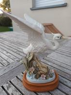 Biscuit vogel met bijhorende houten voet, 23 cm hoog, Ophalen, Zo goed als nieuw