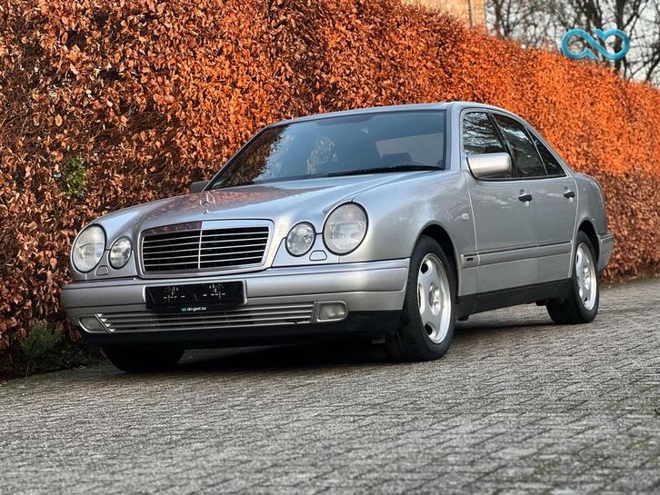 Mercedes-Benz E320 Benzine Avantgarde Oldtimer vanaf maart, Auto's, Mercedes-Benz, Bedrijf, Te koop, E-Klasse, ABS, Airbags, Airconditioning