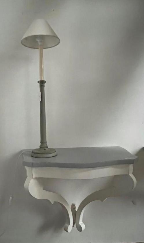 Mooi wit/grijze muurtafels(2 st) van Flamant te koop, Huis en Inrichting, Slaapkamer | Nachtkastjes, Nieuw, 45 tot 65 cm, Hout