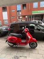 Vespa 125 gts super , 2024 ( 7 km) splinternieuwe, Fietsen en Brommers, Scooters | Vespa, Ophalen, Zo goed als nieuw