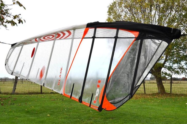 5.6 m2 LoftSails Blade Race/Slalom zeil, Watersport en Boten, Windsurfen, Gebruikt, Zeil, Met draagtas, 5 tot 7 m², Ophalen