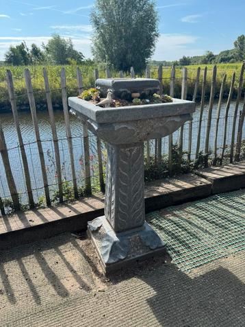 Fontaine entièrement en pierre bleue, Enlèvement, Utilisé