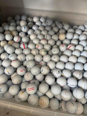 Golfballetjes beschikbaar voor biedingen