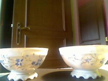 Deux tasses en porcelaine de Baudour
