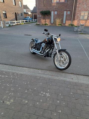 Zwarte Harley  beschikbaar voor biedingen