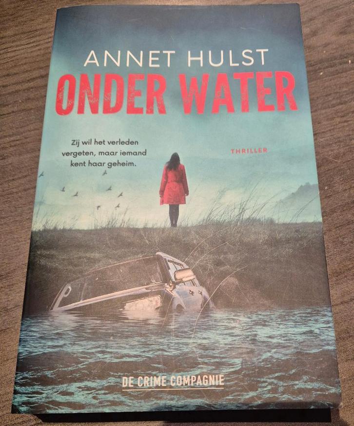 Annet Hulst - Onder water, Livres, Thrillers, Comme neuf, Pays-Bas, Enlèvement ou Envoi