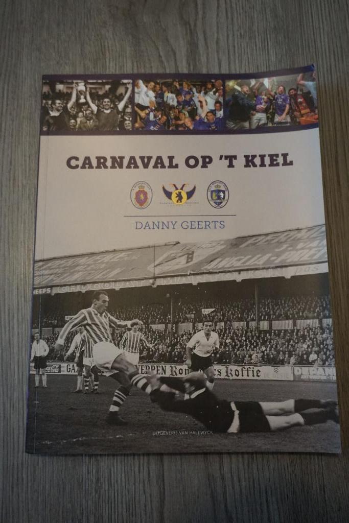 boek voetbal carnaval op 't kiel - beerschot, Verzamelen, Sportartikelen en Voetbal, Ophalen of Verzenden