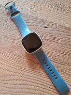 Fitbit versa 4, Handtassen en Accessoires, Gebruikt, Ophalen of Verzenden, Fitbit, Grijs