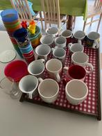 Tassen + Oven + Plastic kinderbordjes, potjes en drinkbekers, Ophalen, Gebruikt