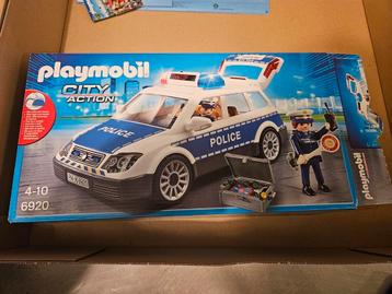 politie auto met doos in nieuw staat  beschikbaar voor biedingen