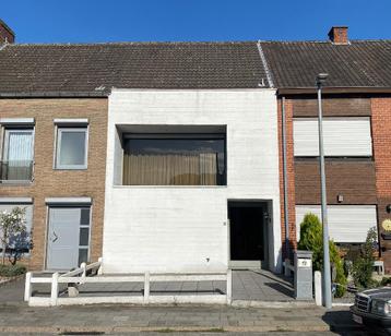Modernistische woning met 3 slpks, tuin en garage beschikbaar voor biedingen