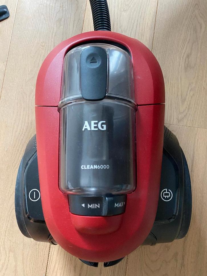 AEG Stofzuiger zonder zak voor harde vloeren en tapijten, Elektronische apparatuur, Stofzuigers, Zo goed als nieuw, Stofzuiger