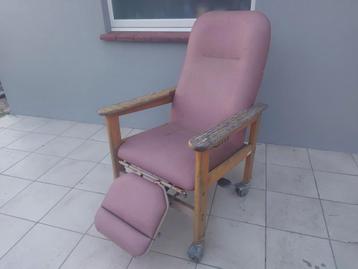 Houten kantelzetel schelpzetel met wielen  beschikbaar voor biedingen