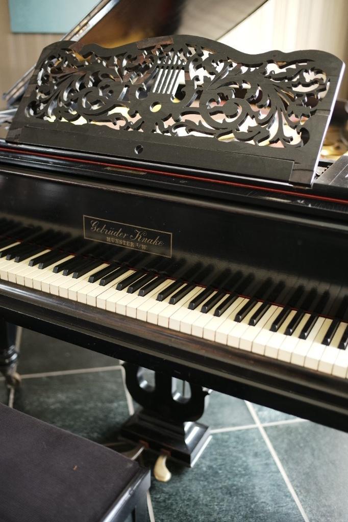 Piano baby vleugel gebr. Knacke, Muziek en Instrumenten, Piano's, Gebruikt, Vleugel, Zwart, Ophalen