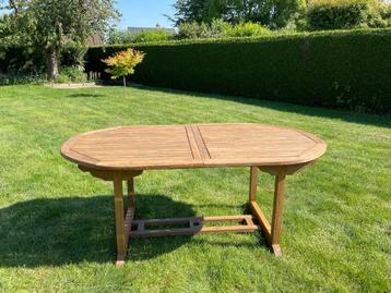 Teakhouten tafel beschikbaar voor biedingen