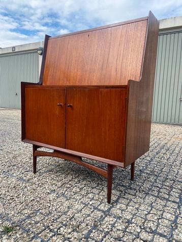 Vintage teak secretaire beschikbaar voor biedingen